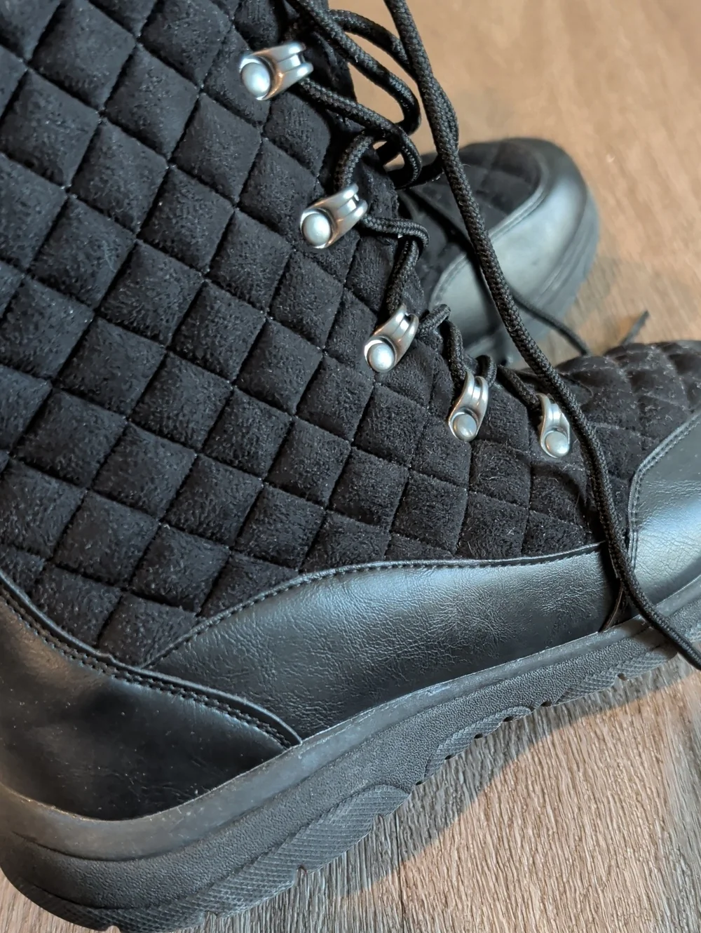 Women’s Black Quilted Winter Snow Boots with Faux Fur Collar 8.5